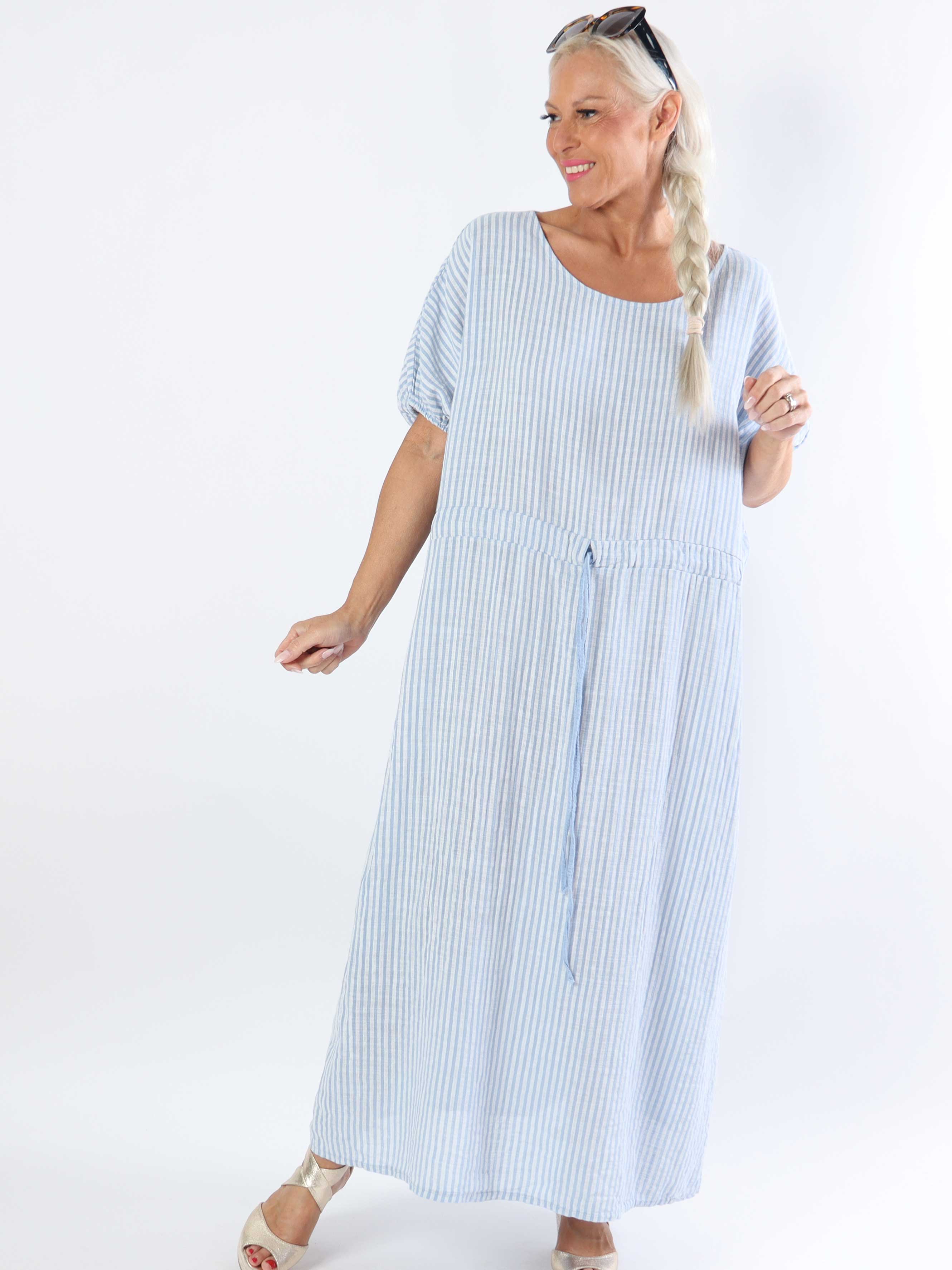 Ellie - Lång klänning i plusstorlek med ränder och knytband